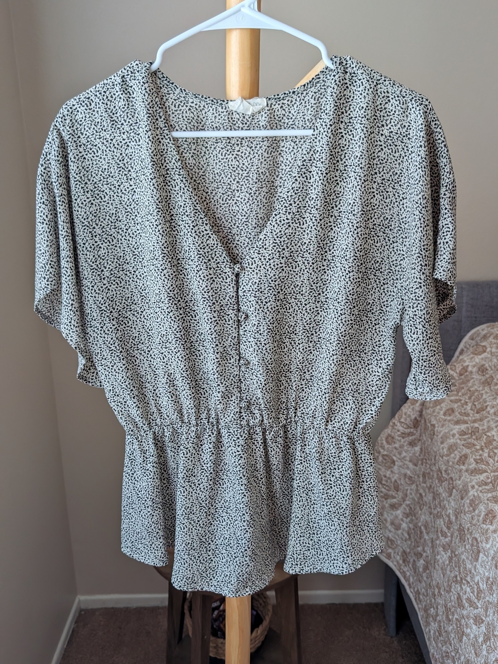 Women’s Short Sleeve V-Neck Peplum Top